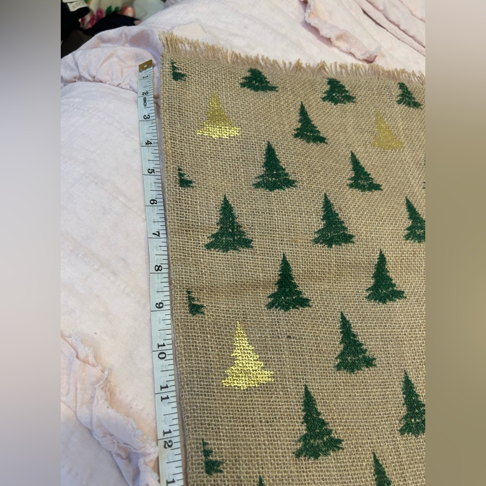 Green & Gold Christmas Tree Table Runner ๐ฒ๐ - Picture 8 of 8